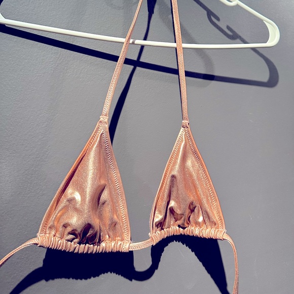 Skims metallic dipped bikini and bottoms set, XXS top, S bottoms in Champagne - Picture 4 of 6